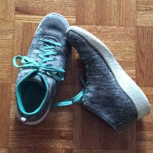 Spearmint and gray memory foam kicks